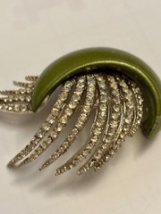 Vintage Metal Rhinestone Enamel? Brooch