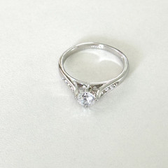 Ladies 18K White Gold Plated Clear CZ Sparkly Engagement Style Band Ring Size 9
