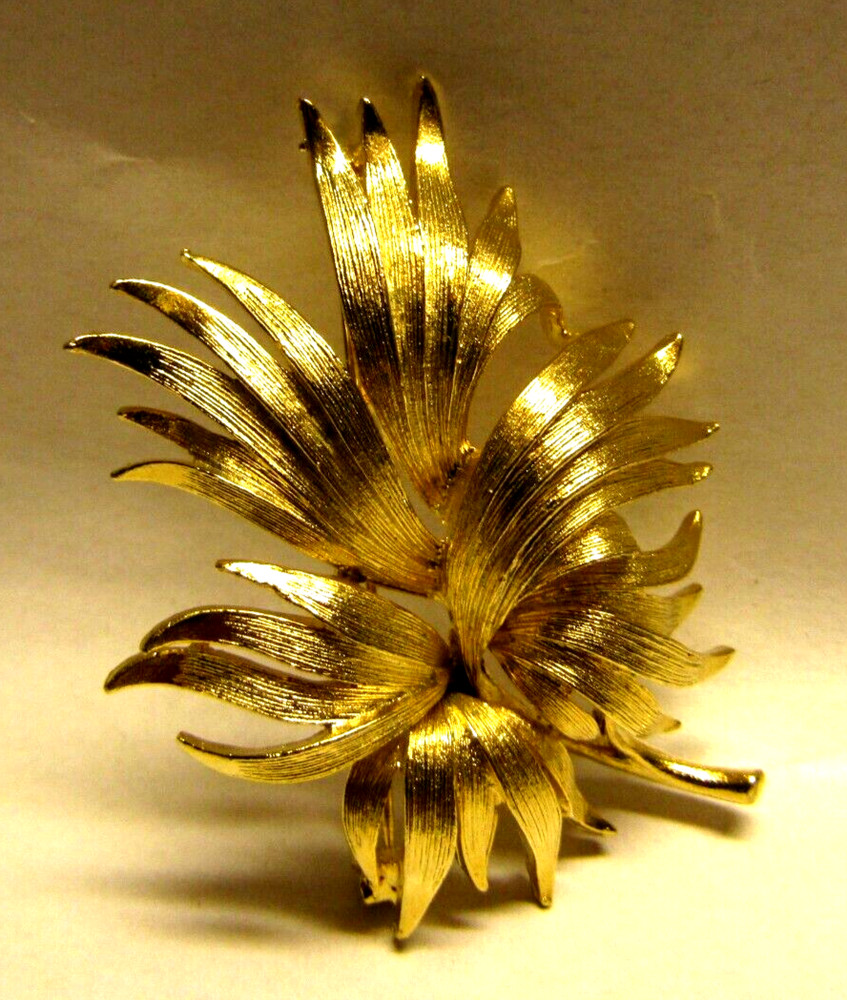 Vintage Gold-Tone Flower Brooch – Great Addition to any Jewelry collection