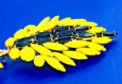 VTG Rare 4 1/2 Inch Gold Tone Brooch Yellow Milk Glass & Jet Black Navettes