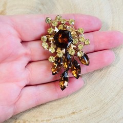 VTG Cathe Signed Flower pin Brooch Jeweled Crystal rhinestone Bouquet rare gold