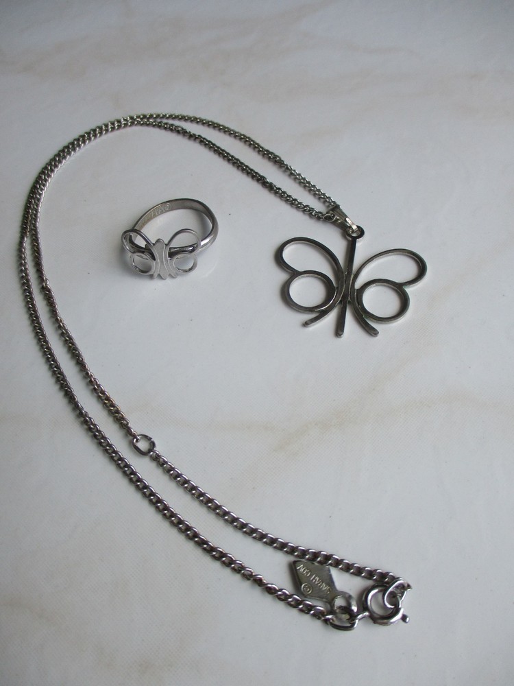 VINTAGE SARAH COVENTRY BUTTERFLY PENDANT NECKLACE SILVERTONE 18″ & RING