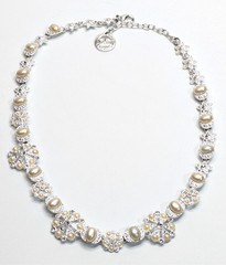 VTG Trifari Silver Tone Snowflake Cream Faux Pearl Rhinestone 16-18″ Necklace