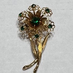 Vtg Green Rhinestone Brooch Pin Gold Tone Open Work Metal Floral Flower Grandma