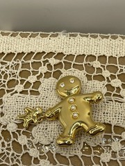 Vintage Gingerbread Man Liz Claiborne Christmas Pin Brooch Gold Tone