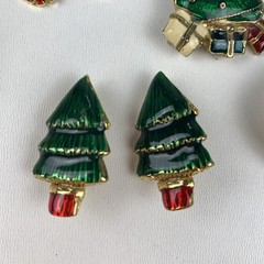 Vintage Christmas Brooch/Earring Lot. Christmas trees, Stockings, Presents.