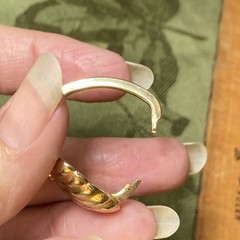 Vintage Ocean Sea Shell Gold tone Hinged Scarf Clip 🐚