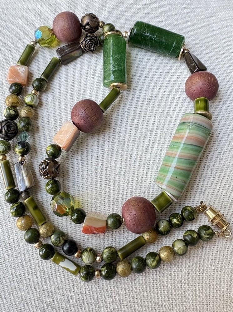 Vintage 1950s-1960s Bohemian Mixed Media Bead Necklace Green Purple Stones