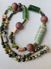 Vintage 1950s-1960s Bohemian Mixed Media Bead Necklace Green Purple Stones
