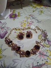 Beautiful Vintage Kafin NY Purple/Pink Faceted Stones, Pearls & Bead Necklace