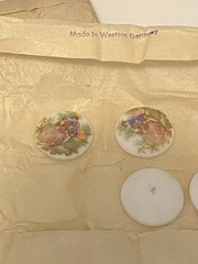 36 Vintage Romance Cameos 26 mm Round Unique Old Glass w/ Lovers Scene