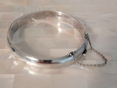 Vintage Petite 925 Sterling Silver Hinged Bangle Bracelet w/Safety Chain