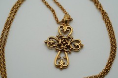 Vintage 1928 Gold Plated Ornate Cros Pendant 4cm Necklace 24″ JB39