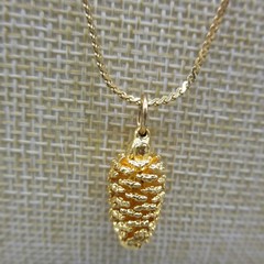 Vintage Trifari Necklace Pinecone Pendant Dainty Gold Tone 24 Inch