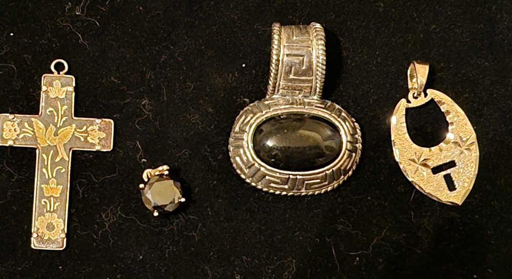 Vintage Mixed Lot 4 Pc Pendant Charm Cross Onyx Metal Gold Silver Black