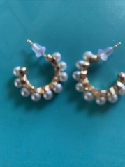 Vintage Gold tone faux pearl half hoop pierced earrings 1/2”
