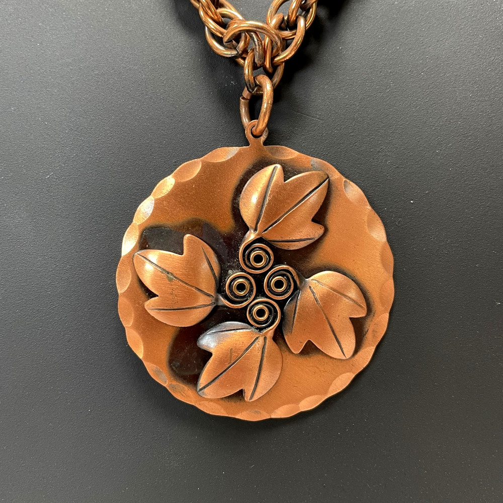 VTG REBAJES Artisan Stunning Signed Copper Oak Leaves Round Pendant & Chain 22″