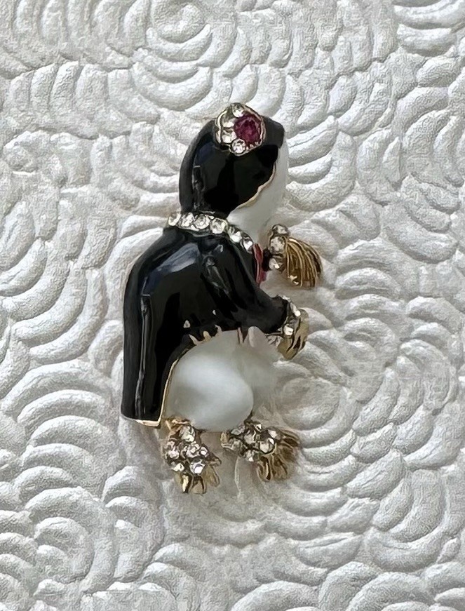 Vintage style frog brooch enamel on metal