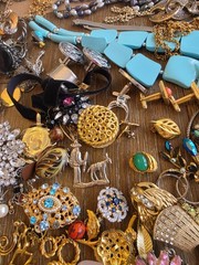Massive Vintage Jewelry Lot 100’s of Signed Pcs / OVER 500 PCS + Misc 1G bag…