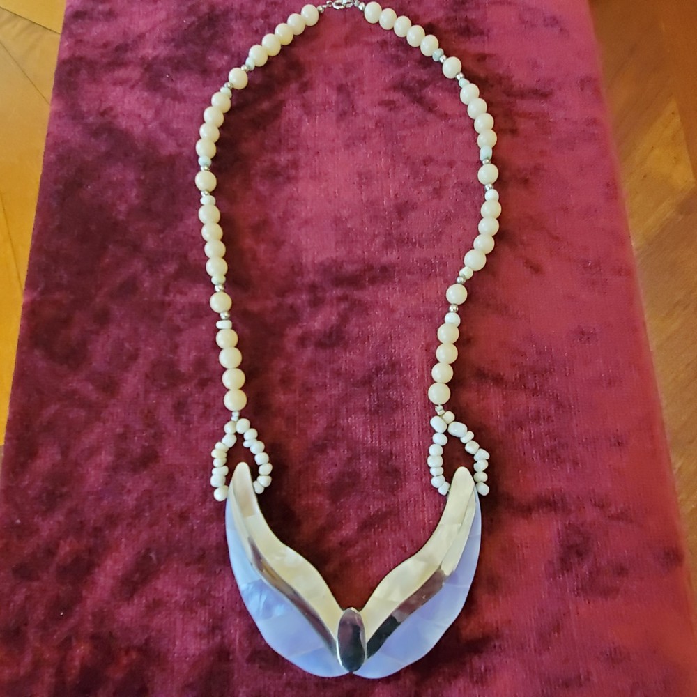 Vintage Mother Of Pearl Acrylic Inlaid Beaded Necklace In Cream And Lavender