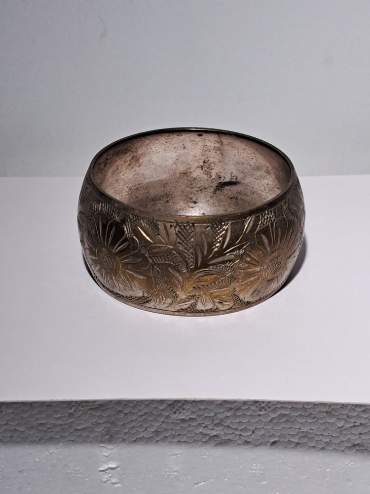 VINTAGE ETCHED FLORAL BOHO SILVER TONE METAL BANGLE BRACELET 2 5/8″