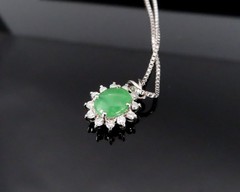 Vintage 1.13ct Natural Green Jadeite Jade 0.26ct Diamond Platinum Necklace