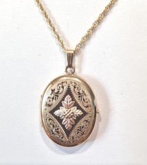 Vintage 14k Gold Fill Locket Black Hills 10k 12k Gold 4 Photo USA made See video