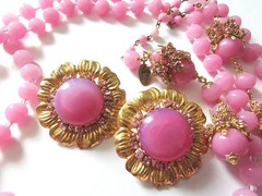 MIRIAM HASKELL 50’S SIGN 2-PC SET PINK PÂTÈ DE VERRE BEADS & MONTÉE BRASS ACCENT
