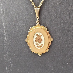 Vintage 1928 Gold Tone Pendant Necklace Oval Frame Beige Cameo Carved Rose