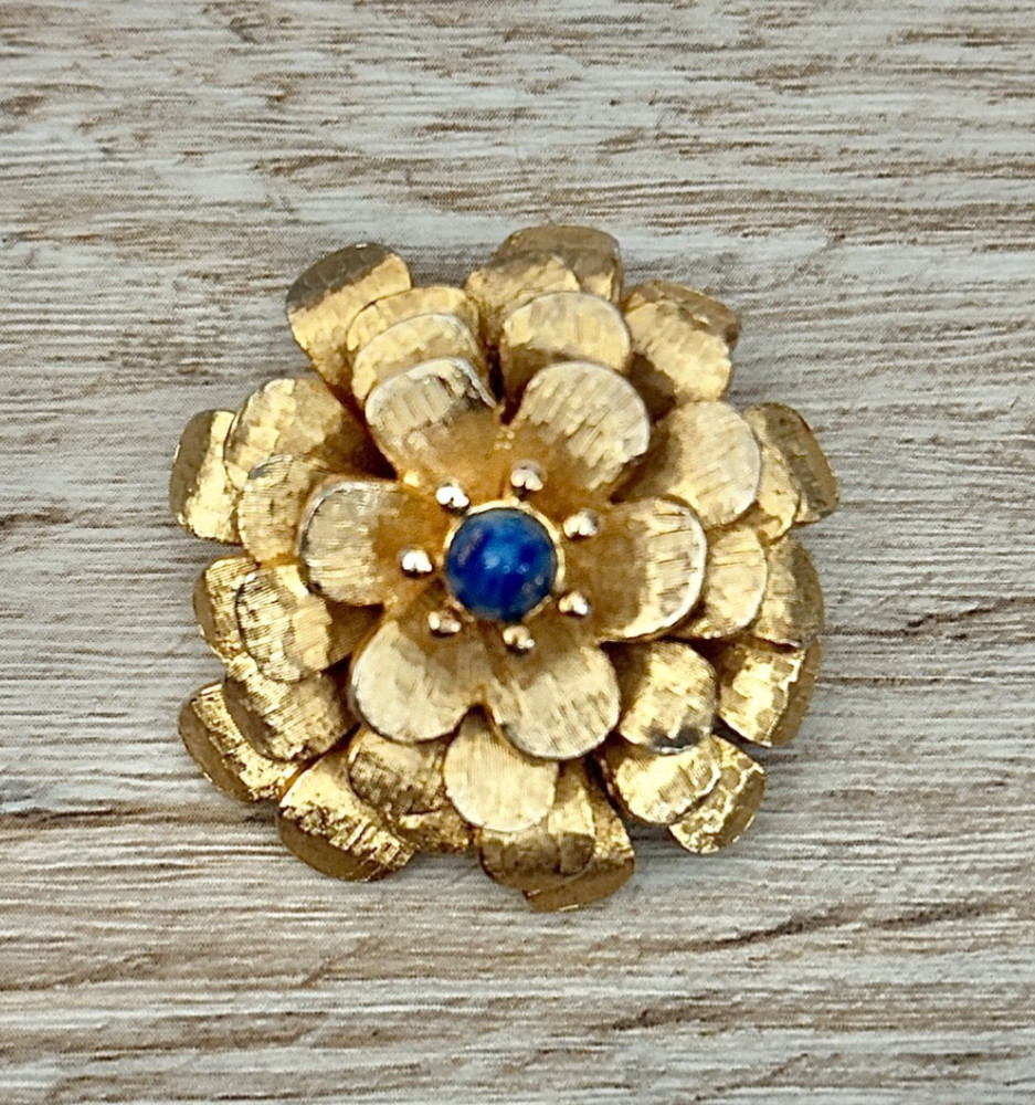 Vintage Hattie Carnegie Signed Gold Tone 3D Flower Brooch Pin Possibly Lapis Cab