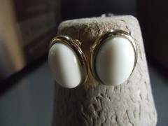 1 Pair Old .75″in Acrylic Ivory Oval Shape Stud Earrings
