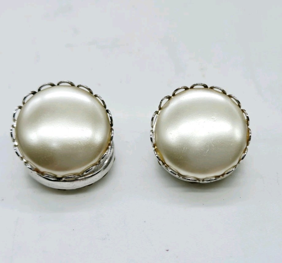 Sarah Coventry Earrings Silver Tone Clip On Reversible Crystal Accent .75 in
