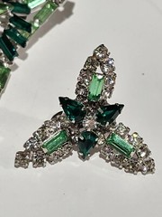 Juliana D&E Delizza Elster GREEN Art Deco Triangular Brooch Pin Earrings Set