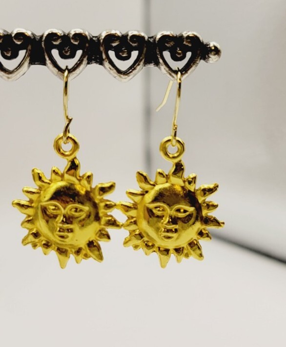 Whimsical Sunface Earrings Gold Tone Dangle 1.25 in