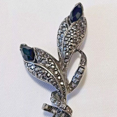 Silver Tone Brooch Onyx Color Stones 3.5 Inches 2 Twist Flower Buds Art Nouveau