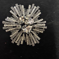 PIN BROOCH Dark GRAY Stones in SILVER SUNBURST