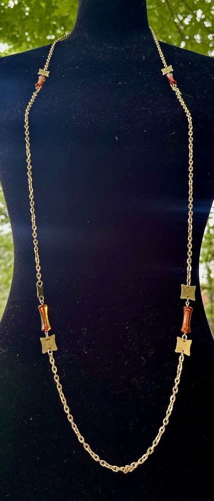 vintage-style necklace features amber-colored barrel beads and gold-tone chain