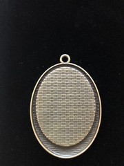 VTG. STYLE CAMEO PENDANT CARVED WHITE LEFT FACING ON PINK 1.5″