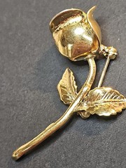 Vintage Monet Gold Tone Rose Brooch Long Stem Pin Polished Flower Romantic 3D