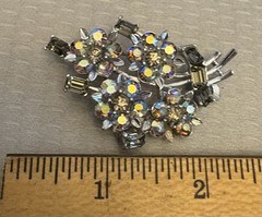 signed LISNER Blue Gray AB Rhinestone Brooch 50s Vintage Spray Bouquet 2-1/4″