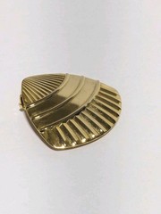 Vintage Gold Tone Thin Metal Shell Shape Scarf Clip 1 1/2″. Retro Style. Hinged.