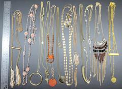 100 pcs Vintage Now Gold Tone Pendants Chains Necklaces Lot Signed & Unsigned