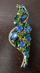 Vintage Blue Green Rhinestone Leaf Brooch Gold Tone Large 3.5″ Statement Pin