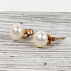 Vintage Small 10K Yellow Gold Pearl Stud 5.2mm Earrings Staple Luxury Pretty