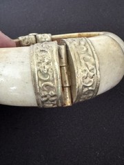 Vintage Boho Chunky Bovine Bone & Horn Hinged Bangle Bracelets – Set of 2