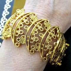 VTG RUNWAY RARE LACY GILT FILIGREE MONET “PRIMAVERA” BRACELET WIDE BOOK PIECE