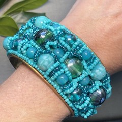 Vintage Cuff Bracelet M-L Brass Estate Jewelry Turquoise Microbead Art Glass