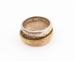 925 Sterling Silver Vintage Ring Two Tone Hammered Spinner Band Sz 7 RG34561