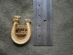 Large Hobco Good Luck Horseshoe Chunky Goldtone Vtg Bracelet Charm Pendant 4.5g