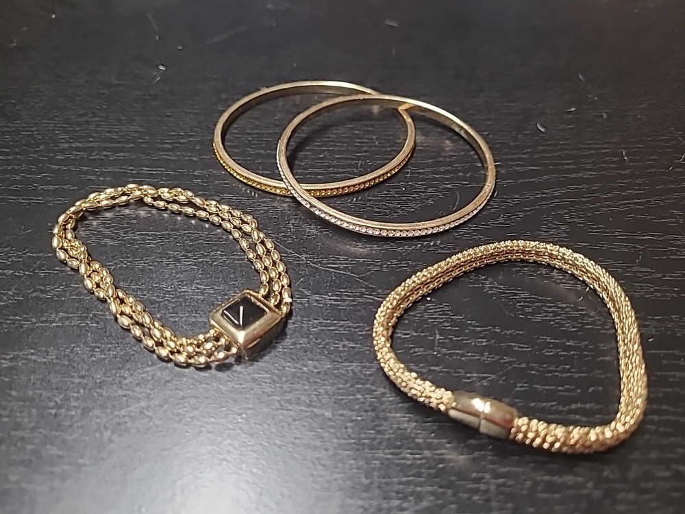 Lot of 4 Vintage Monet Bracelets Pre (C) Gold Silver Tone Bangle